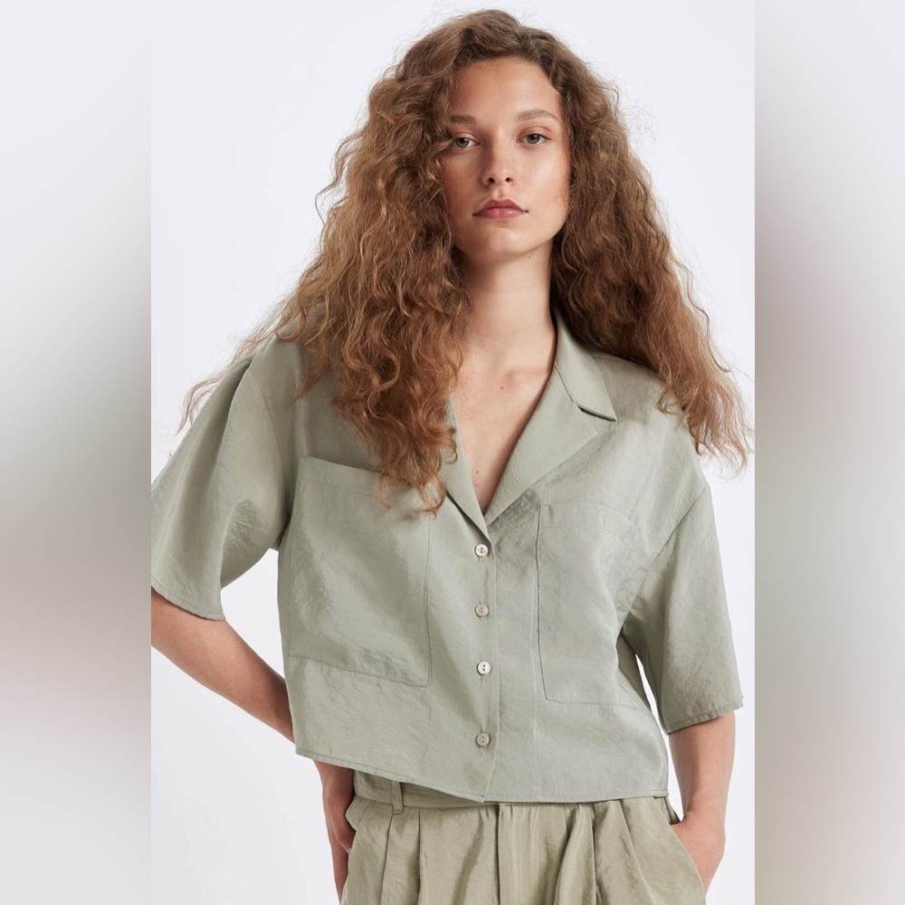Relaxed Boxy Short-Sleeve Button-Up Top in Sage Green